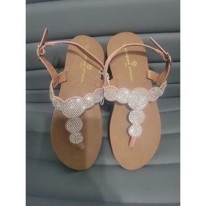 Girls Adrienne Vittadini Sandals size 4